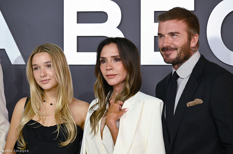 Harper Seven Beckham a szülei oldalán. (Fotó: Getty Images)