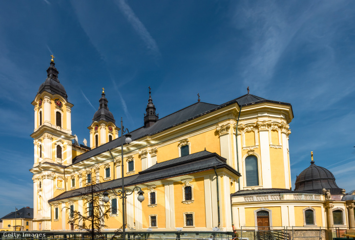 A kalocsai Nagyboldogasszony-főszékesegyház.