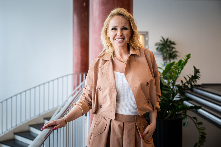 Köllő BabettA színésznő korábban őszintén beszélt róla, hogy fiatal korában megcsináltatta a melleit