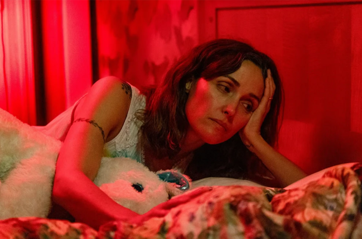 Rose Byrne - Ha tudnék, beléd rúgnék