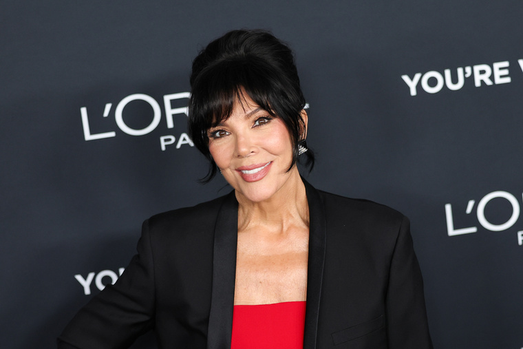Kris Jenner&nbsp;Kris Jenner sosem titkolta teljesen, hogy plasztikai beavatkozásokon esett át, sőt, egy arcfelvarrását még a Keeping Up With the Kardashians című realityműsorban is megmutatta a nézőknek
