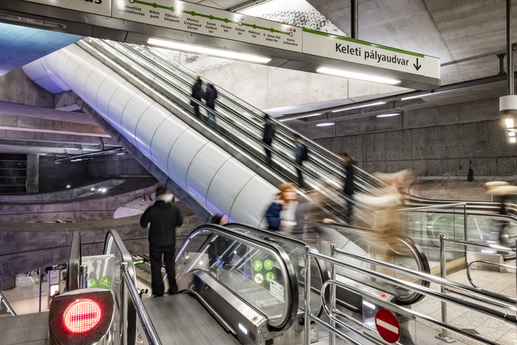 „Oké, de mit mutatok fel az ellenőrnek?” – Elindult az érintésmentes jegyvásárlás a&nbsp;metróvonalakon