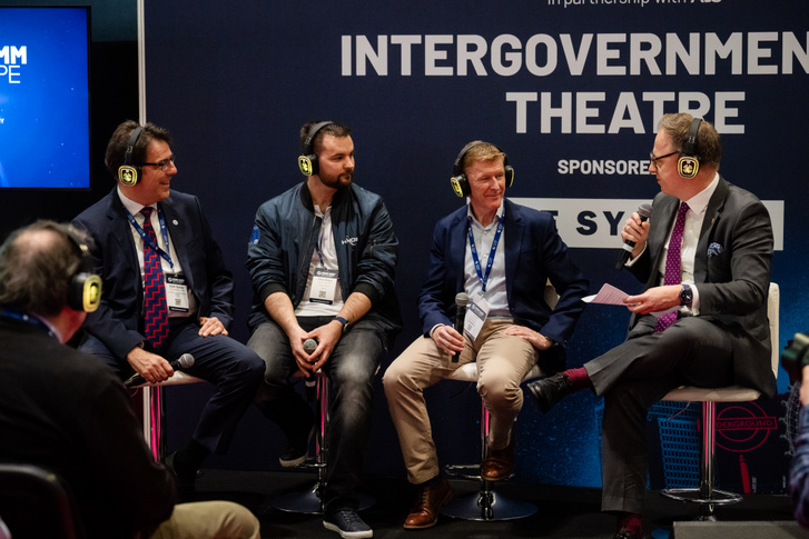 Szalay Zsolt, Kapu Tibor, Tim Peake és Kumin Ferenc egy panelbeszélgetésen a londoni Space-Comm Expo Europe kiállításon