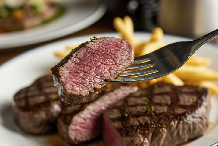 SteakMegfelelő adagban a steak zöldségekkel akár jó vacsora is lehet