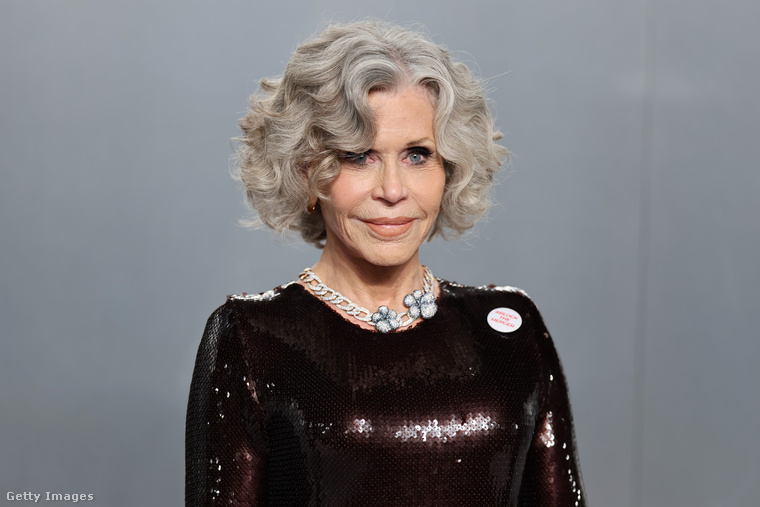 Jane Fonda&nbsp;Jane Fonda a 80-as éveiben is aktív, és nyíltan beszél az öregedéssel járó fizikai változásokról