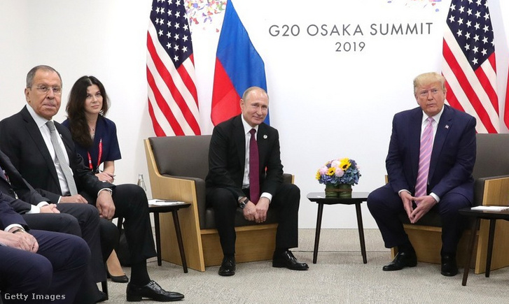 Szergej Lavrov, Daria Bojarszkaja, Vlagyimir Putyin és Donald Trump 2019. július 28-án. Oszakában, Japánban