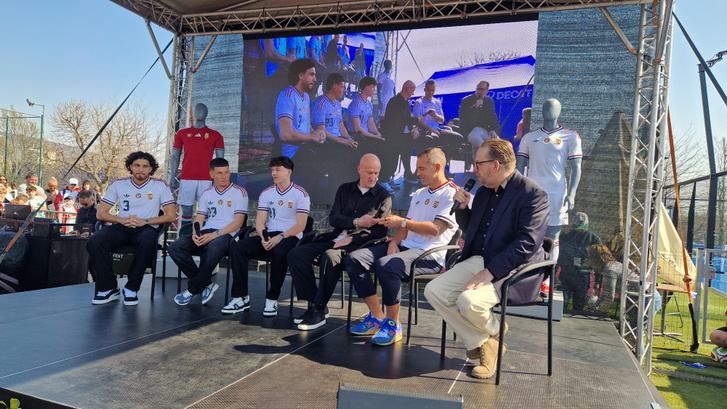 Balogh Botond, Damir Redzic, Tóth Alex, Marco Rossi és Juhász Roland a pódiumbeszélgetésen