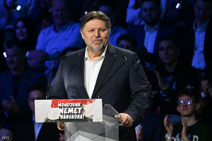 Gelencsér Attila beszédet mond a Digitális Polgári Körök által szervezett gyűlésen a Kaposvár Arénában 2026. január 24-én.