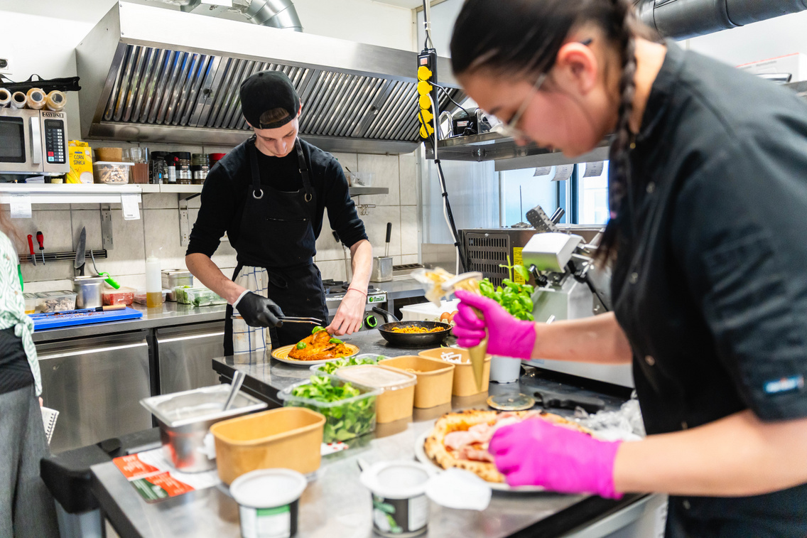 Marci és Hanna nagyon ért a tésztához