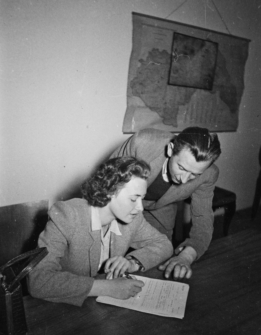 Hatalompárti választási agitátorok, úgynevezett „népnevelők” az 1949. május 15-i országgyűlési választások előtt