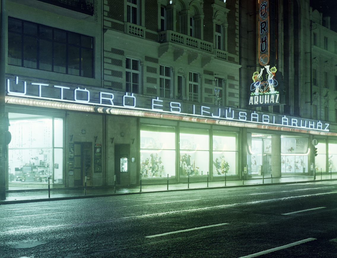 Úttörő és Ifjúsági Áruház