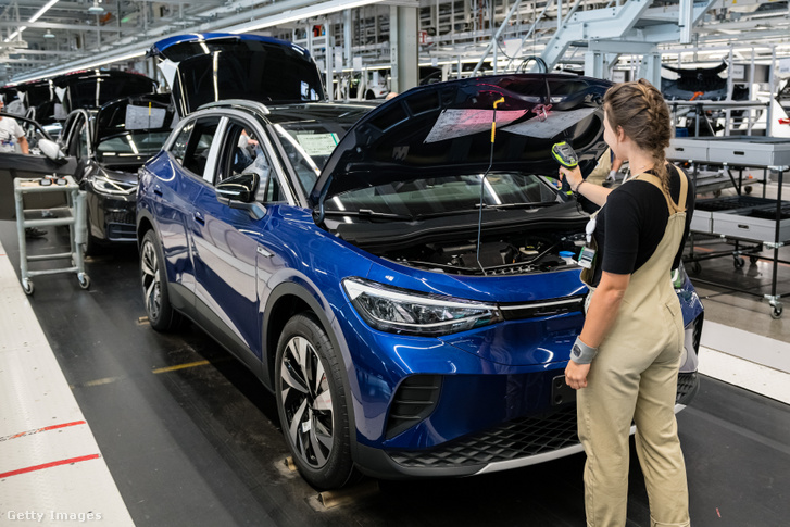Egy Volkswagen ID.4 elektromos autó a zwickaui gyárban 2020. szeptember 18-án