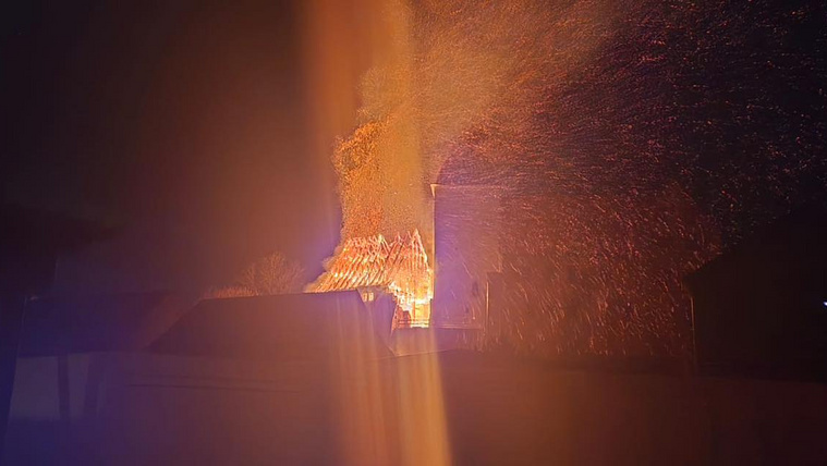 Hatalmas tűz pusztított egy 12. századi német várban