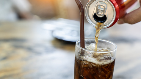 Ez az ital tönkreteheti a májat, mégis sokan naponta isszák: nem az alkohol az