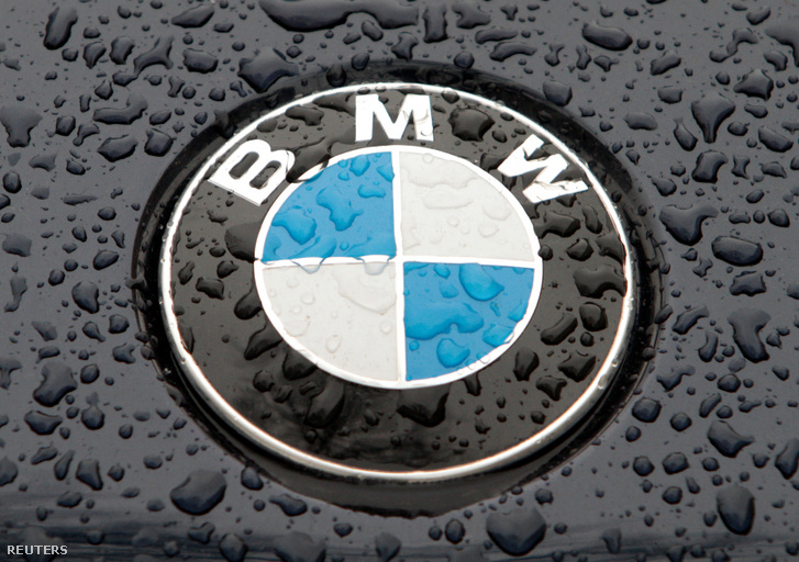 A BMW logó elemei minimális változáson mentek keresztül a vállalat fennállása óta