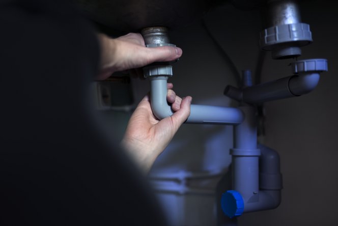 Ismét lecsapott a duguláselhárító maffia, ötmillió forintot csaltak ki egy nőtől