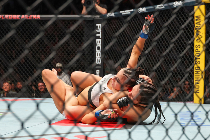 Vérfagyasztó pillanatok, előbb kiütötte, majd meg akarta fojtani a magatehetetlen ellenfelét