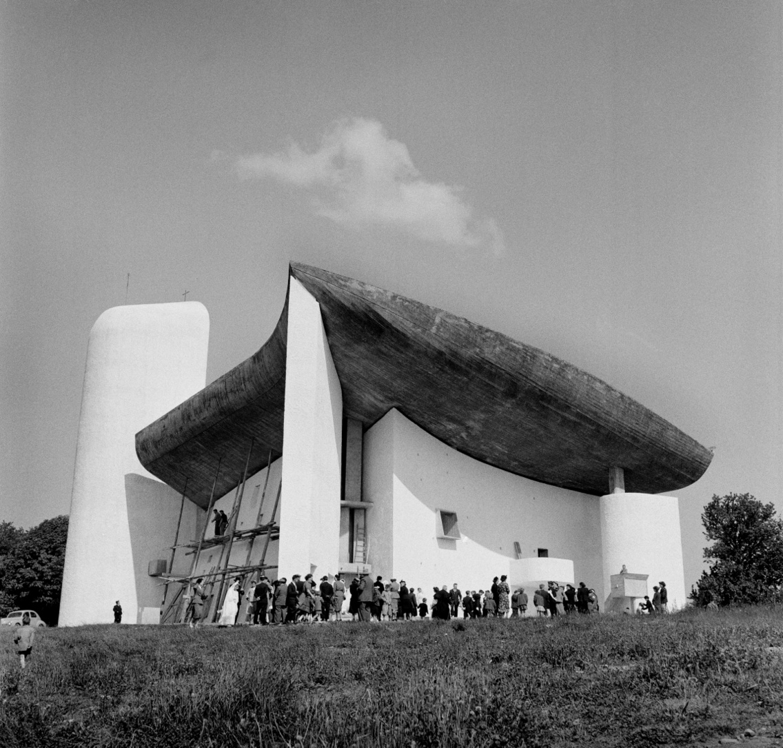 Notre-Dame-du-Haut, Ronchamp, Le Corbusier által tervezett kápolna, Franciaország (1955)