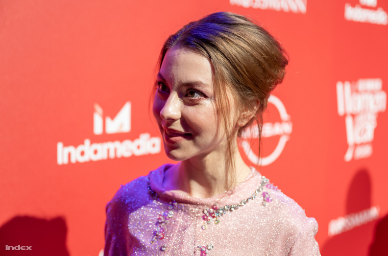 Döbrösi Laura a Glamour gálán. (Fotó: Szollár Zsófi/Index)