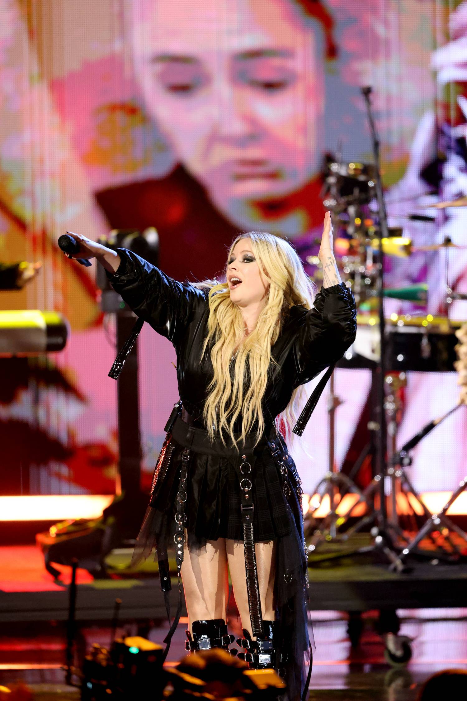 Avril Lavigne napjainkban így néz ki.