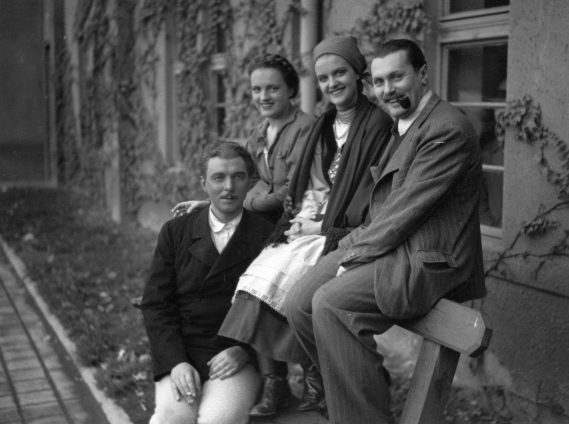 A Hunnia Filmgyár telepe 1938-ban, a Gyimesi vadvirág című film forgatási szünetében