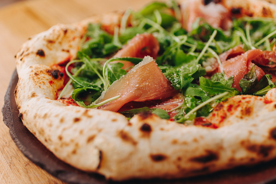 Crudo pizza