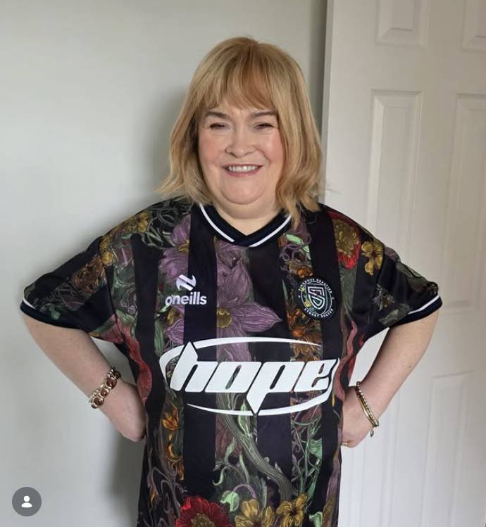 Íme Susan Boyle napjainkban, sokan ma már elmennének mellette az utcán.