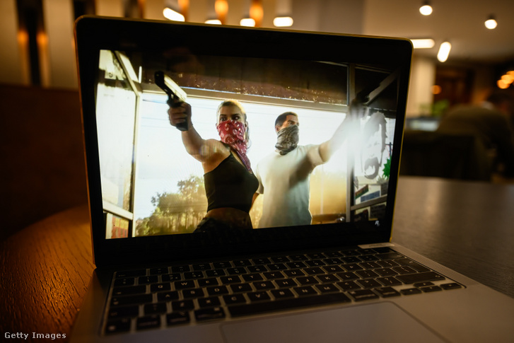 A Grand Theft Auto VI előzetese egy laptop képernyőjén
