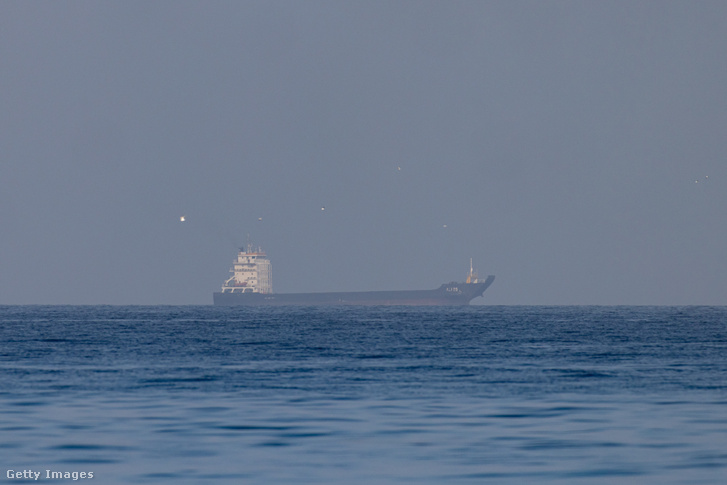 Az Ali 25 nevű teherhajó az Öbölben, a Hormuzi-szoros közelében, 2026. március 22-én