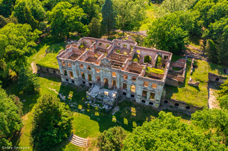 A Széchenyi-Wenckheim kastély romjai Békéscsaba külterületén, Pósteleken