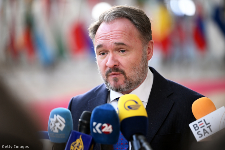 Dan Jorgensen, az Európai Bizottság energia- és lakhatási biztosa sajtótájékoztatót tart az EU energiaügyi minisztereinek brüsszeli ülésén 2026. március 16-án