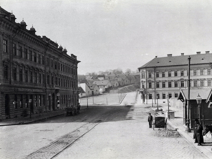 A Margit körút (Prímás utca) Duna-part és a Török utca közötti szakasza. A felvétel 1896 körül készült
