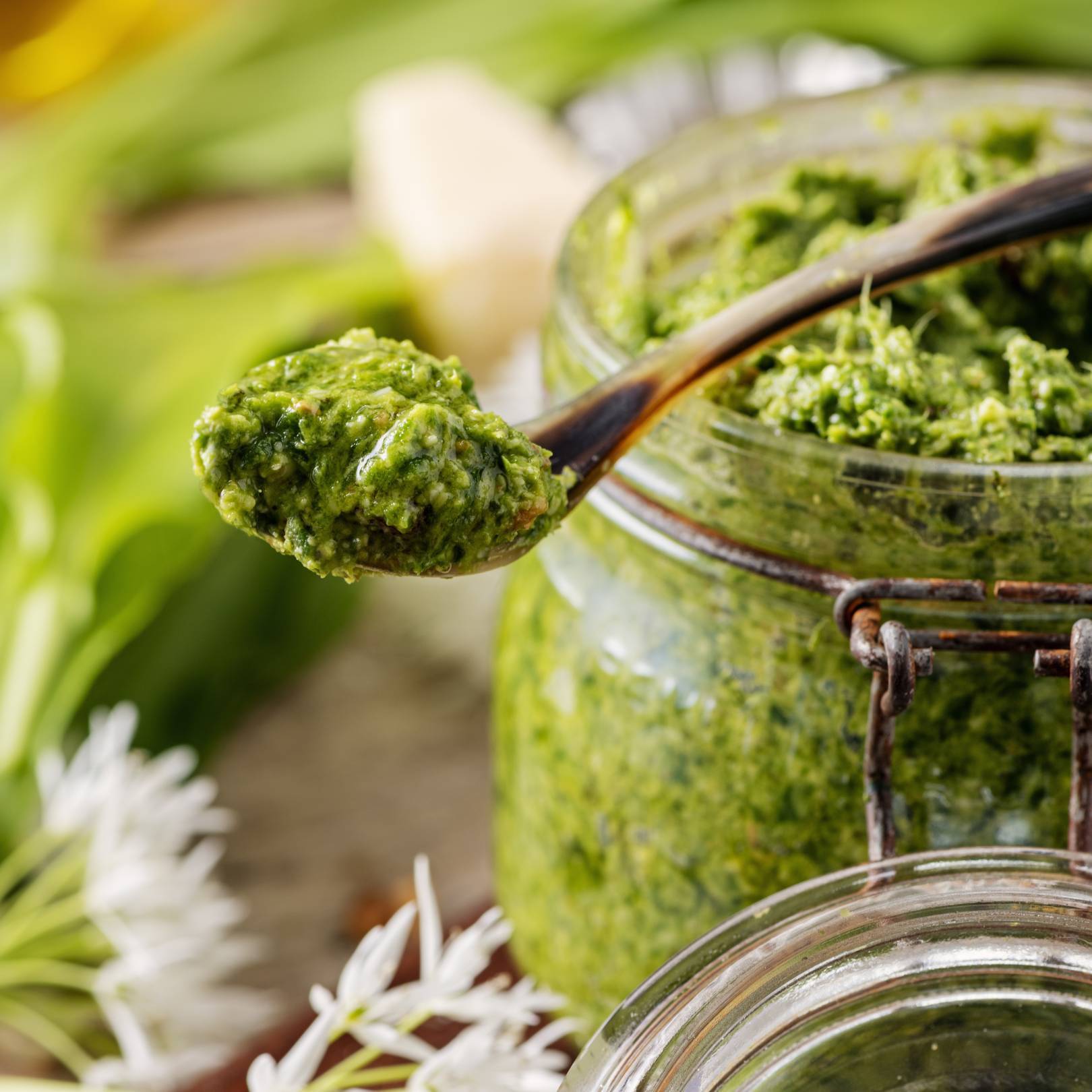 Medvehagyma pesztó.