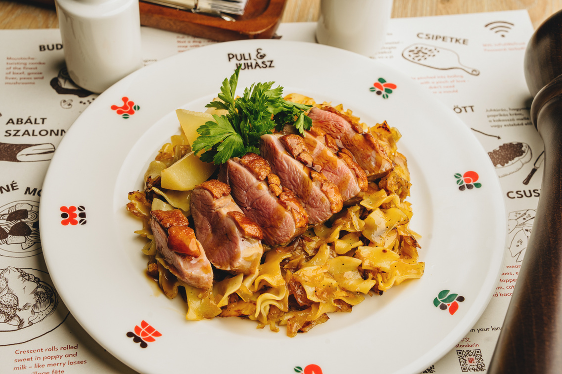 Rozé kacsamell káposztás tésztával