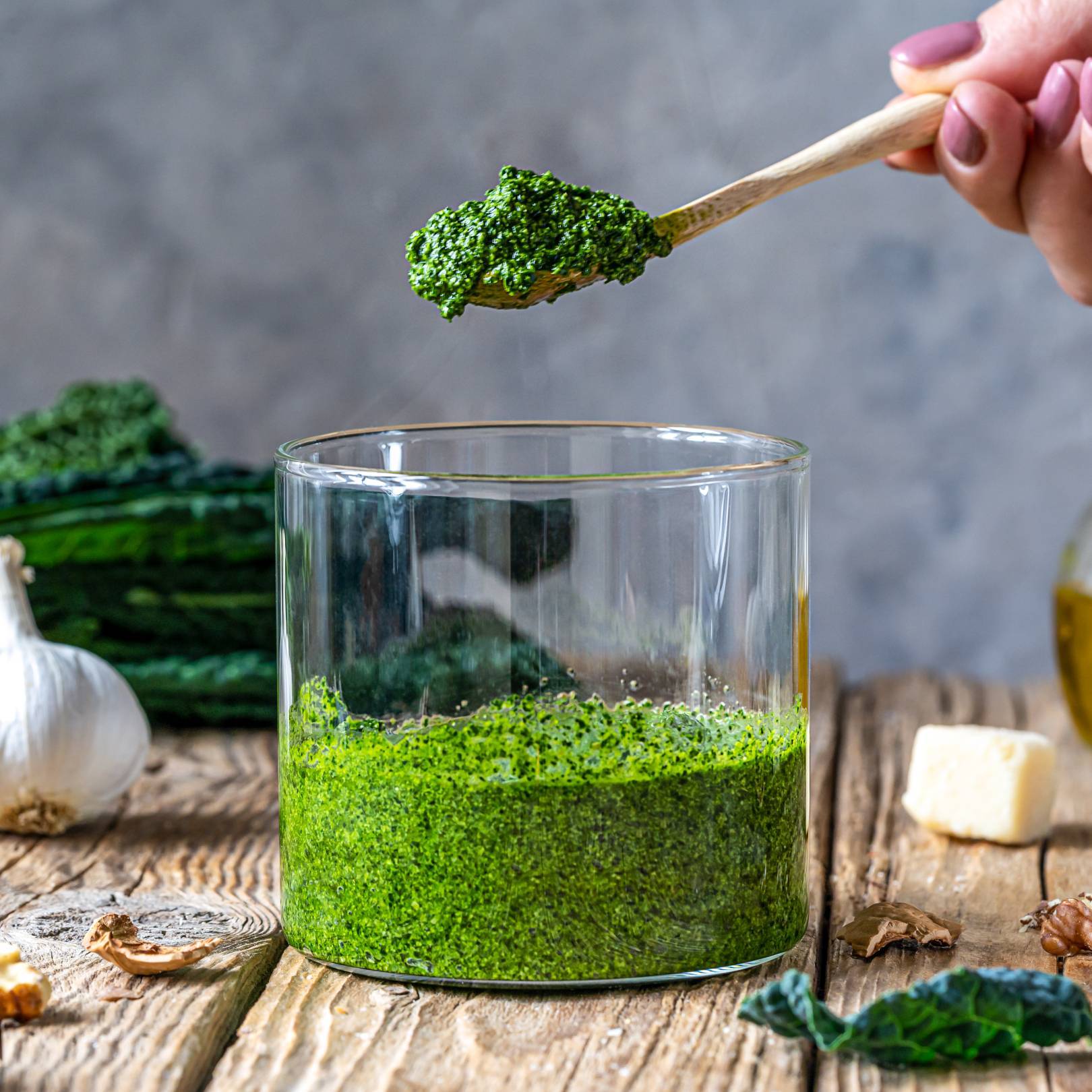 Pesztó fodros kelből.