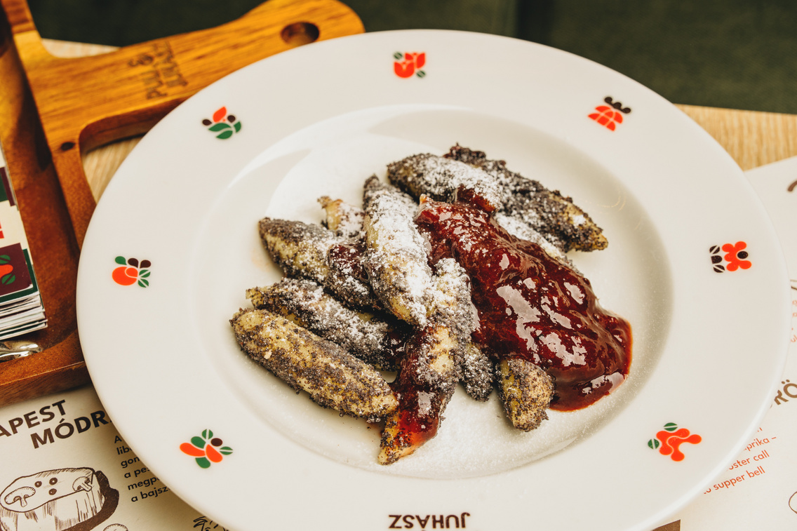 Mákos nudli házi szilvalekvárral