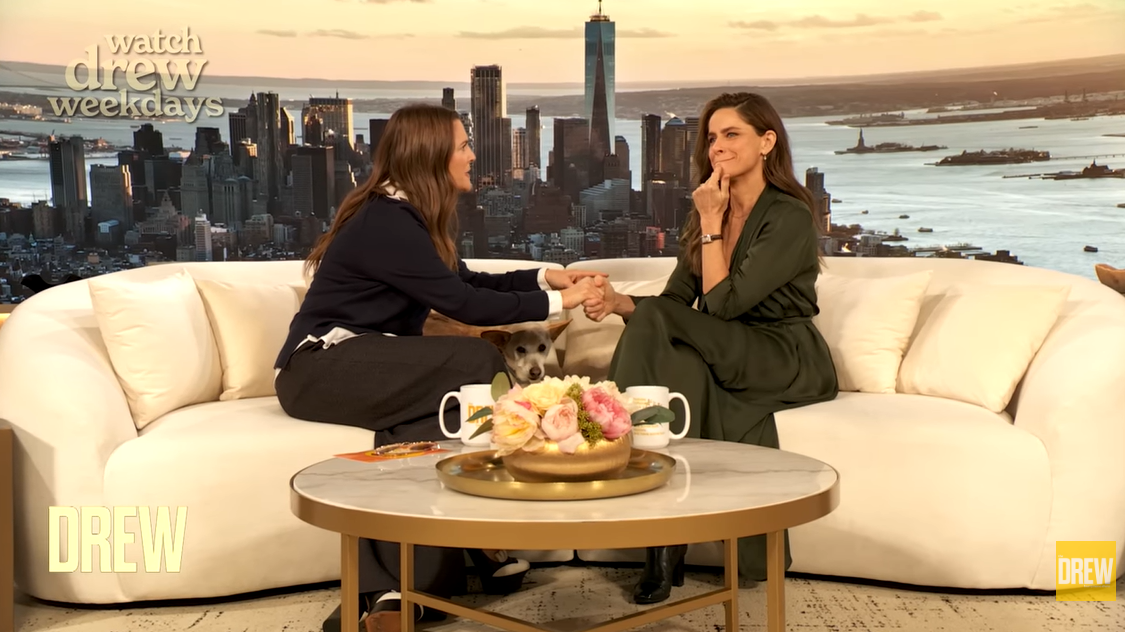 Drew Barrymore és Amanda Peet.png