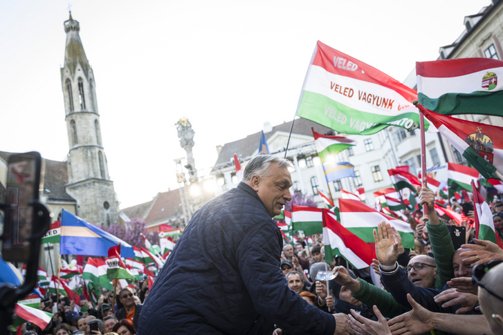 Orbán Viktor országjárásának soproni állomásán a kampányfinisben