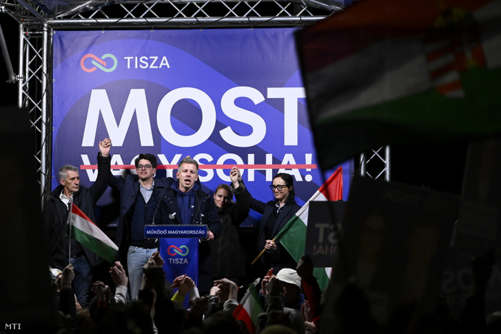 Magyar Péter a Tisza Párt tatai kampányrendezvényen 2026. március 13-án
