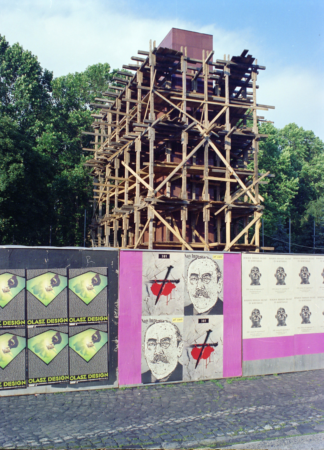 Ötvenhatosok tere (Felvonulási tér), a Lenin-szobor bontásra váró talapzata, 1989