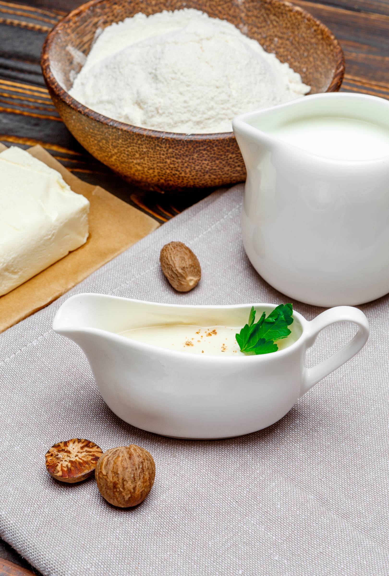 A besamel mártás az olasz konyha egyik alapmártása.