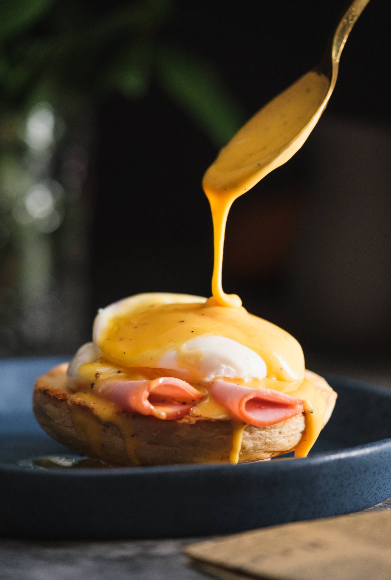 Az eggs Benedict elképzelhetetlen lenne hollandi mártás nélkül.