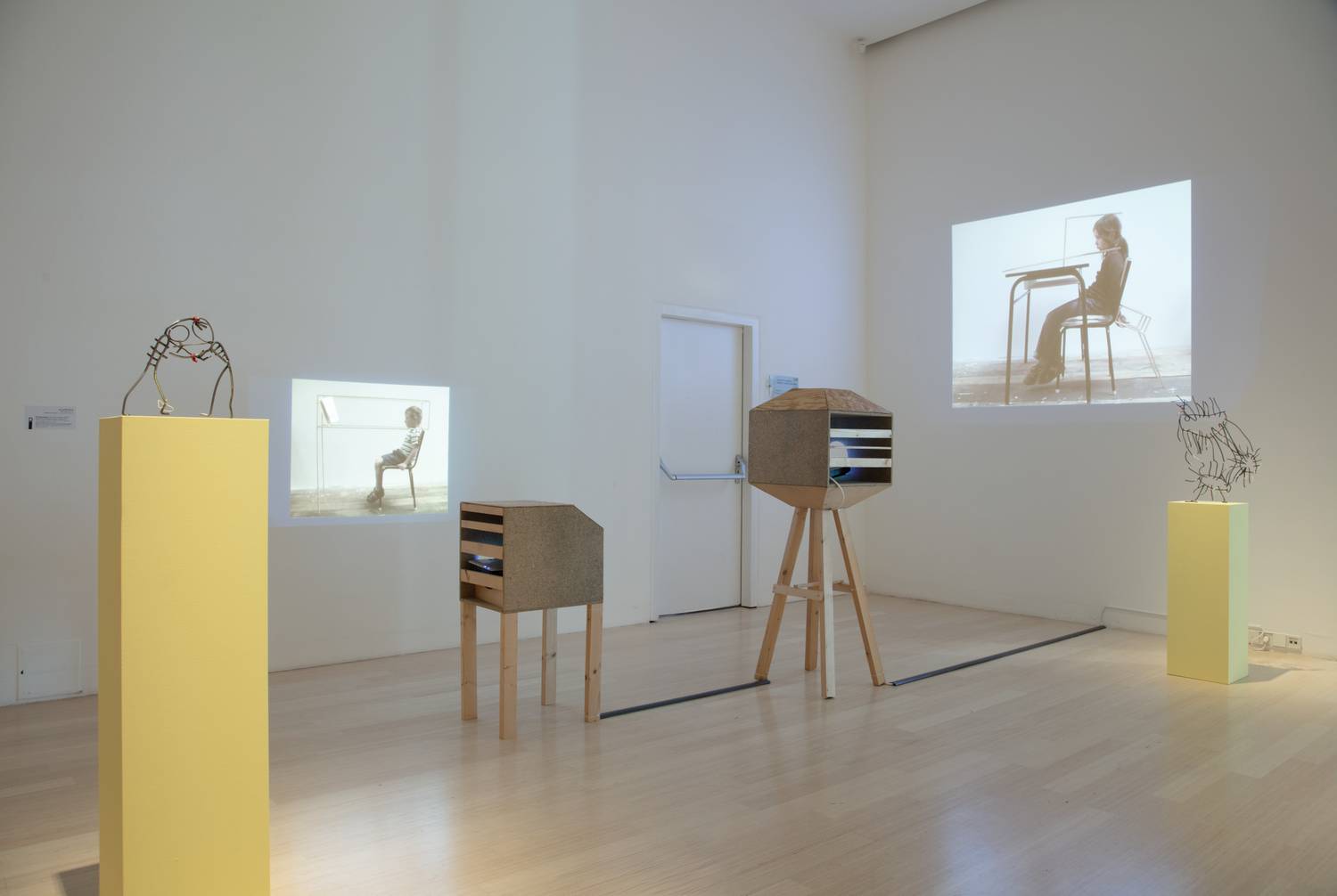 Eva Koťátková Ülj egyenesen! című installációja, 2008.