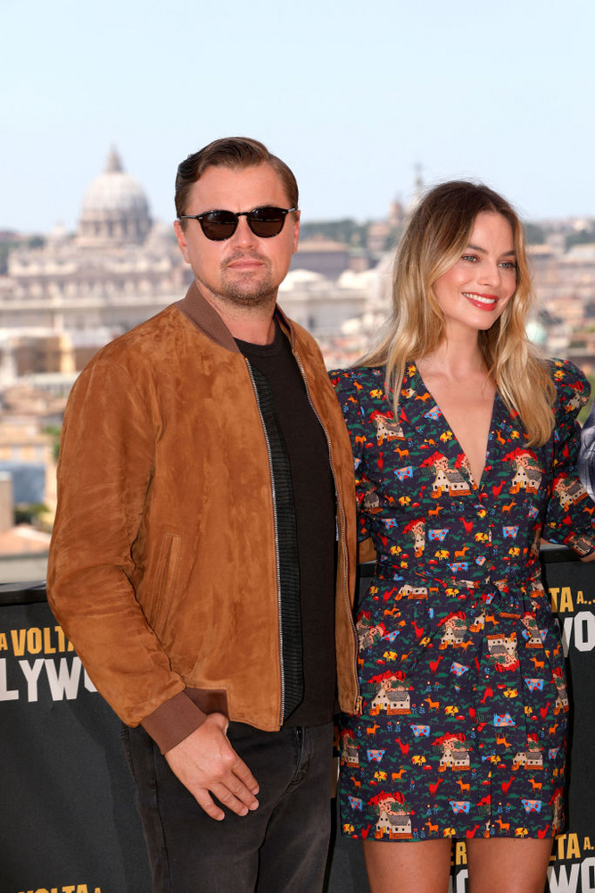 Margot Robbie és Leonardo DiCaprioMargot Robbie A Wall Street farkasa&nbsp;című filmben forgatta le első intim jelenetét Leonardo DiCaprióval - és ezt az élményt kifejezetten kellemetlennek találta.„Olyan ez, mintha azt mondanák: ezt kell tenned – csak csináld