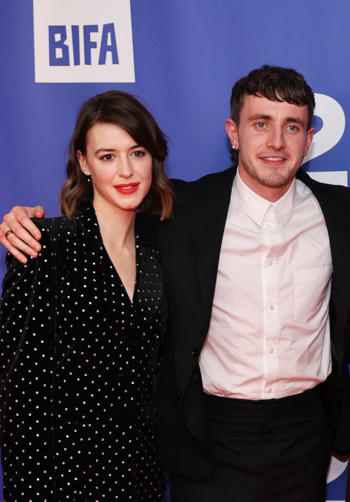 Daisy Edgar-Jones és Paul MescalA színészek a Normális emberek című sorozatban alakítottak egy szerelmes párt
