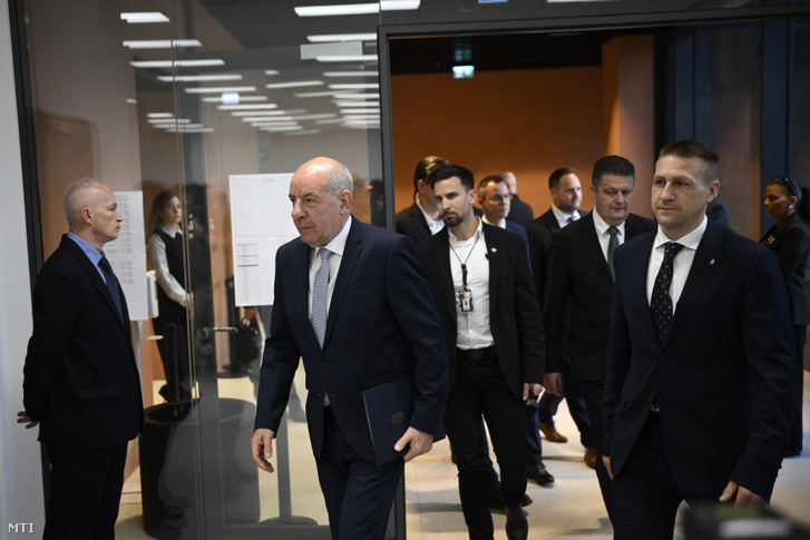 Sulyok Tamás köztársasági elnök megérkezik a Nemzeti Választási Irodába (NVI) az országgyűlési választások lezárását követő sajtónyilatkozatára Budapesten 2026. április 12-én