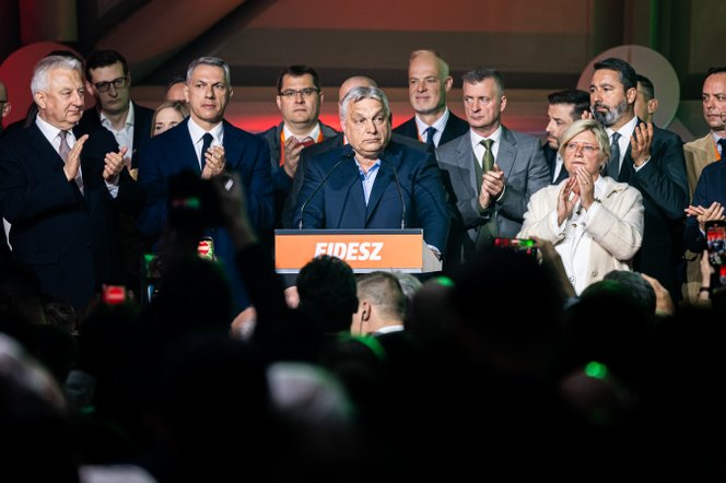 Nem nyilvános kormányhatározatokkal oszthatott szét csillagászati összegeket az Orbán-kormány