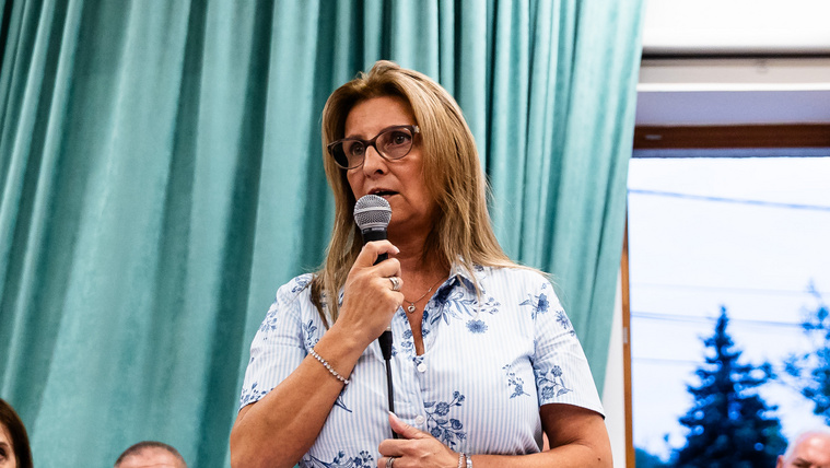 Nem dolgozik már a városházán a Magyar Pétert  lebu*izó piliscsabai jegyző