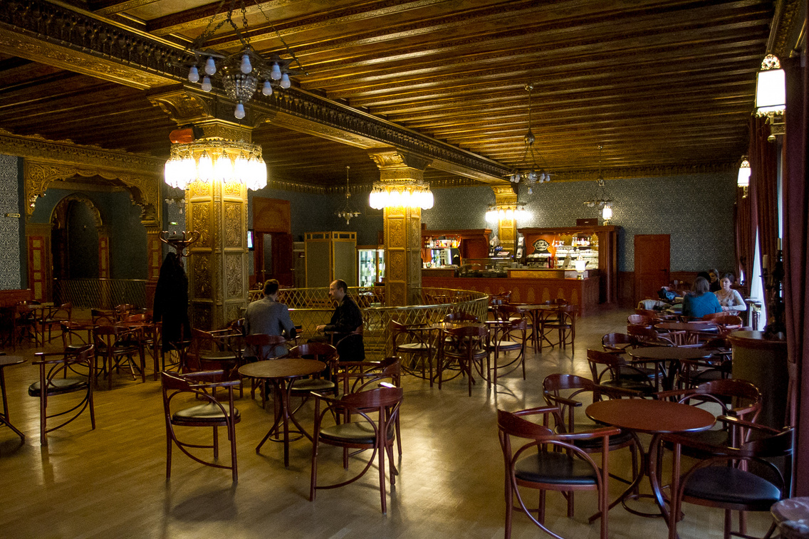 Az Uránia kávézója