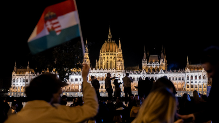 A Financial Times szerint nagyobb rendszerváltás zajlik Magyarországon, mint amit eddig lehetségesnek tartottak